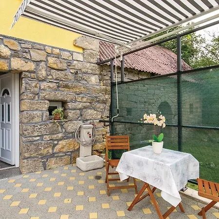 Stunning In With 3 Bedrooms And Wifi Holiday home Jurdani