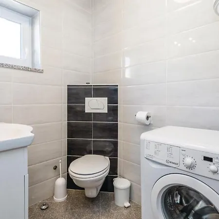 Holiday home Stunning In With 3 Bedrooms And Wifi Jurdani