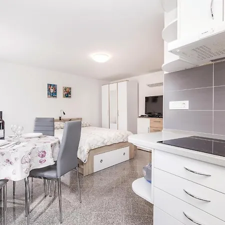 Stunning In With 3 Bedrooms And Wifi Holiday home *