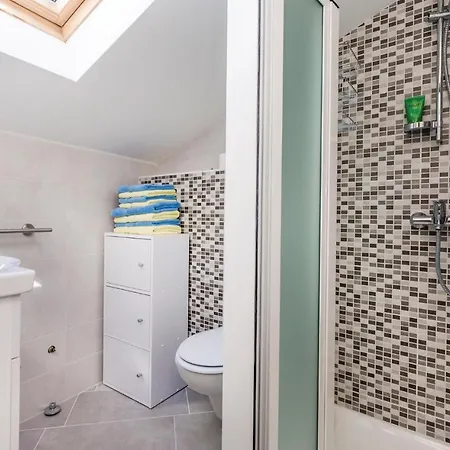 Stunning In With 3 Bedrooms And Wifi Holiday home *